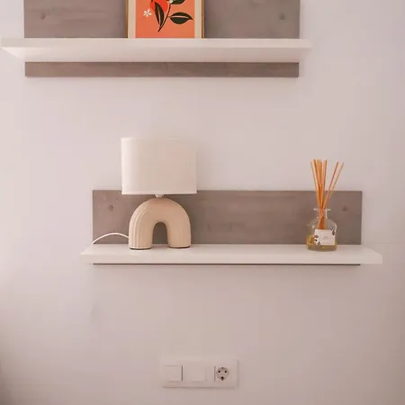 Mele Flat * Valence